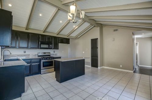 2544 Lark Ellen Ln, Anaheim CA  92806-5606 exterior