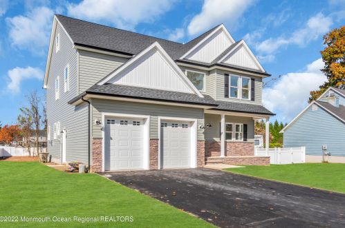 4 Laurel Ln, Berkeley Township, NJ 08721-3065