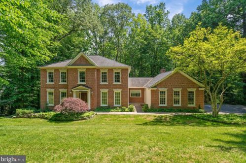 2497 Tree House Dr, Woodbridge, VA 22192-1316