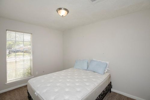 2212 Mockingbird Ln, Morgans Point TX 77571-2542 exterior