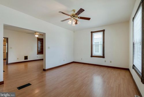 31 Mechanic St, Swartzville, PA 17569-9701