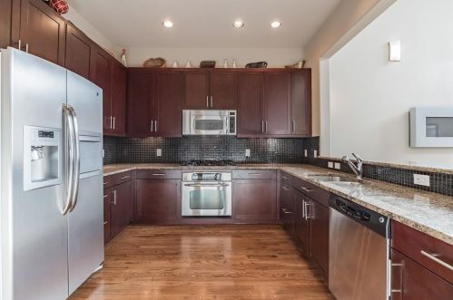 701 1st St, Fort Worth, TX 76102-2705