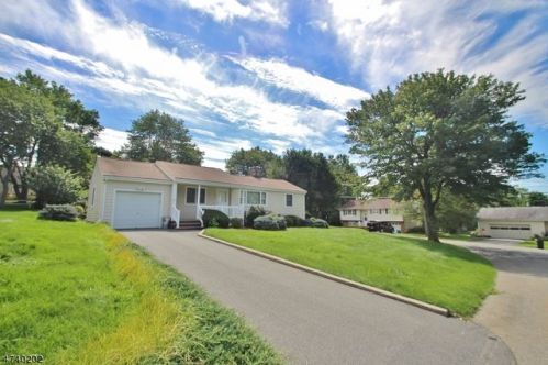 23 Christopher St, Dover, NJ 07801-2246