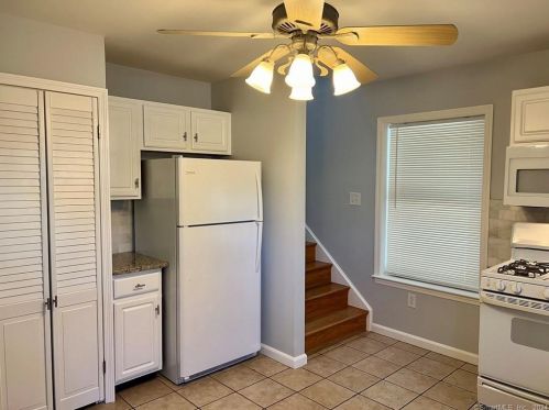 15 Edgewood St, Norwalk CT  06854-4007 exterior