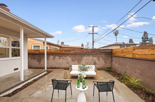 11609 Atkinson Ave, Hawthorne CA  90250-1827 exterior