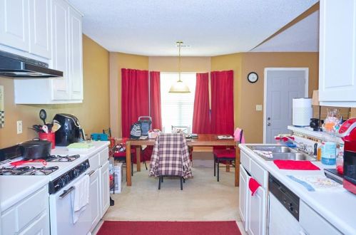 6746 Biscayne Blvd, Rex GA 30273-2245 exterior