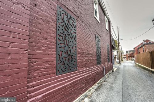 241 Cherry St, Lancaster PA  17602-2725 exterior