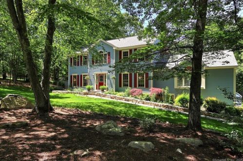46 Quarter Horse Dr, Upper Stepney, CT 06468-1084