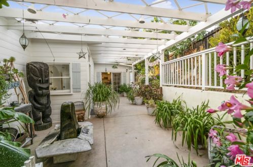 1111 Canyon Trl, Topanga, CA 90290-3605