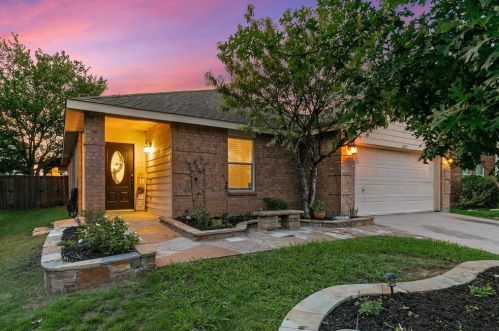 6913 Meadow Way Ln, Fort Worth, TX 76179-4157