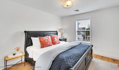 6 River St, Tinton Falls NJ  07701-1302 exterior