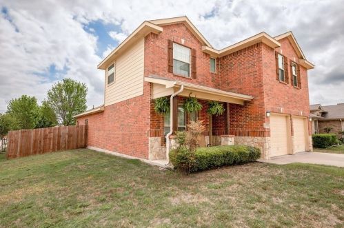 6501 Chalk River Dr, Fort Worth, TX 76179-2579