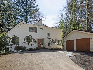 4615 Burnside Rd, Portland OR  97210-1086 exterior