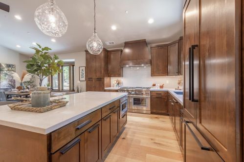 13671 Pathway Ave, Truckee CA  96161-6225 exterior