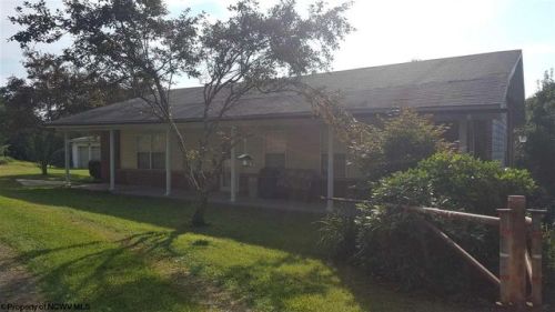 102 Flythe St, Kingwood, WV 26537-1009