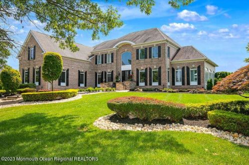 15 Pegasus Dr, Tinton Falls NJ 07724-2875 exterior