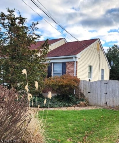1321 Green St, Manville, NJ 08835-1130