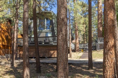 355 Northern Cross Dr, Big Bear, CA 92315-1538