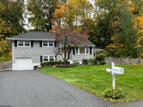 23 Maxine Dr, Morristown, NJ 07960-4708