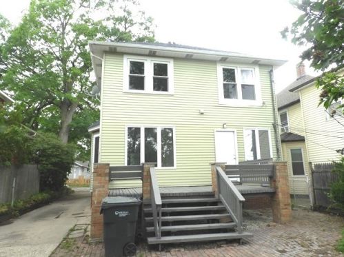 21 Washington Park, Waukegan, IL 60085-5322