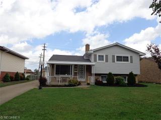 14184 Sheldon Rd, Cleveland, OH 44142-3863