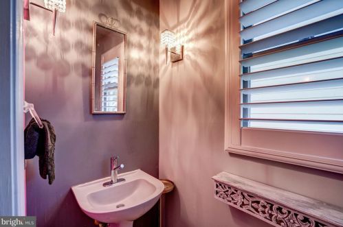 10009 Leafy Ave, Silver Spring MD 20910-1021 exterior