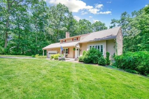 53 Seabury Ave, Gales Ferry, CT 06339-1323