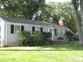 23 Tanglewood Rd, Farmington, CT 06032-1162