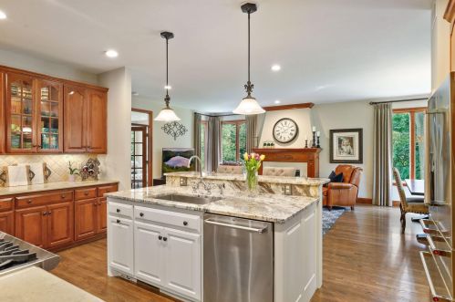 3315 Crestmoor Dr, Saint Paul MN  55125-5006 exterior