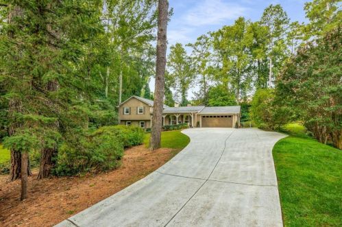 7290 Hunters Br Dr, Atlanta GA  30328-1719 exterior