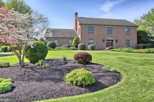 54 Strayer Dr, Carlisle PA 17013-4404 exterior