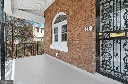 609 61 St, Philadelphia PA 19142-3402 exterior