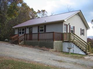 1748 Beaverdam St, Canton, NC 28716-3376