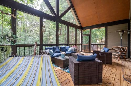 1048 Fairway Valley Dr, Holly Springs, GA 30189-6899