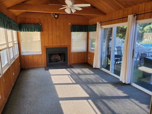 6806 Quincy St, Willowbrook IL  60527-5363 exterior