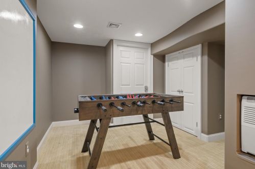 1827 Krystle Dr, Lancaster PA  17602-4149 exterior