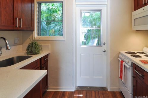 442 Kalaimoku St, Honolulu HI  96815-2258 exterior