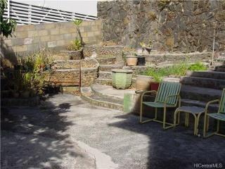 1684 Kamamalu Ave, Honolulu HI  96813-1716 exterior
