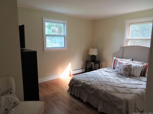 10 Summit Dr, Windsor CT  06095-3238 exterior