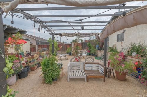 3564 Valley Way, Riverside CA  92509-1450 exterior