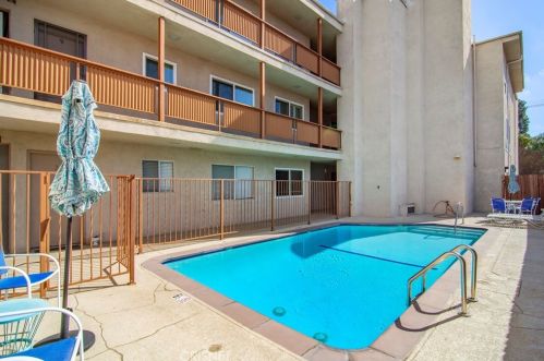 13543 Moorpark St, Van Nuys CA  91423-3849 exterior