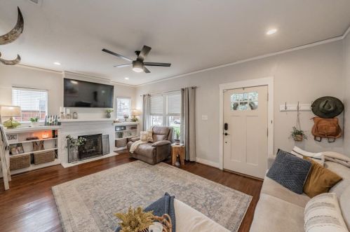 2410 Kenley St, Fort Worth TX  76107-4924 exterior