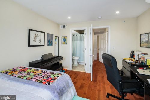 528 13 St, Philadelphia PA  19147-4533 exterior