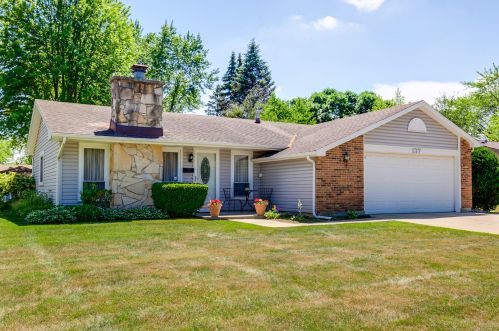137 Cunningham Dr, Palatine, IL 60067-2775