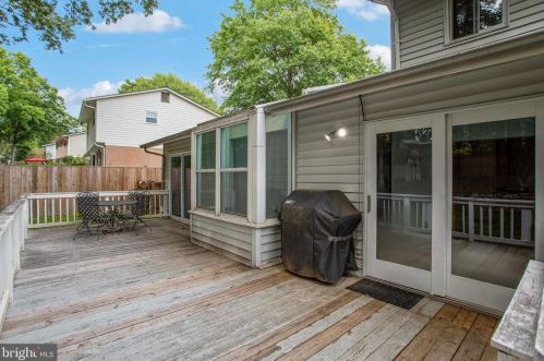 6812 Landor Ln, Springfield VA  22152-3333 exterior