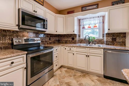 303 Devon Dr, Lancaster PA  17603-4609 exterior