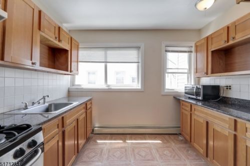 6 May Ter, Maplewood NJ  07040-3702 exterior