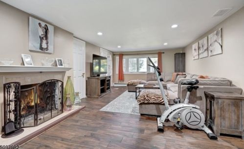29 Lake Shore Dr, Dover NJ  07803-2942 exterior