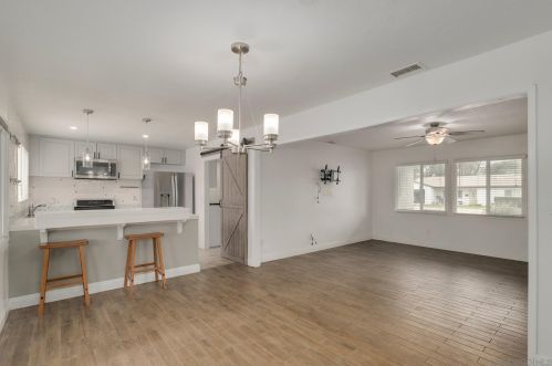 9753 Settle Rd, Santee, CA 92071-2119