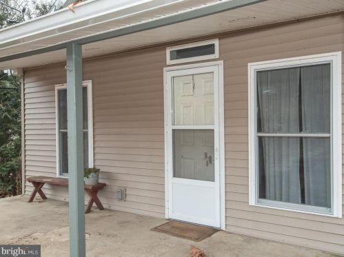 2122 Millcreek Rd, Lancaster PA  17602-4749 exterior